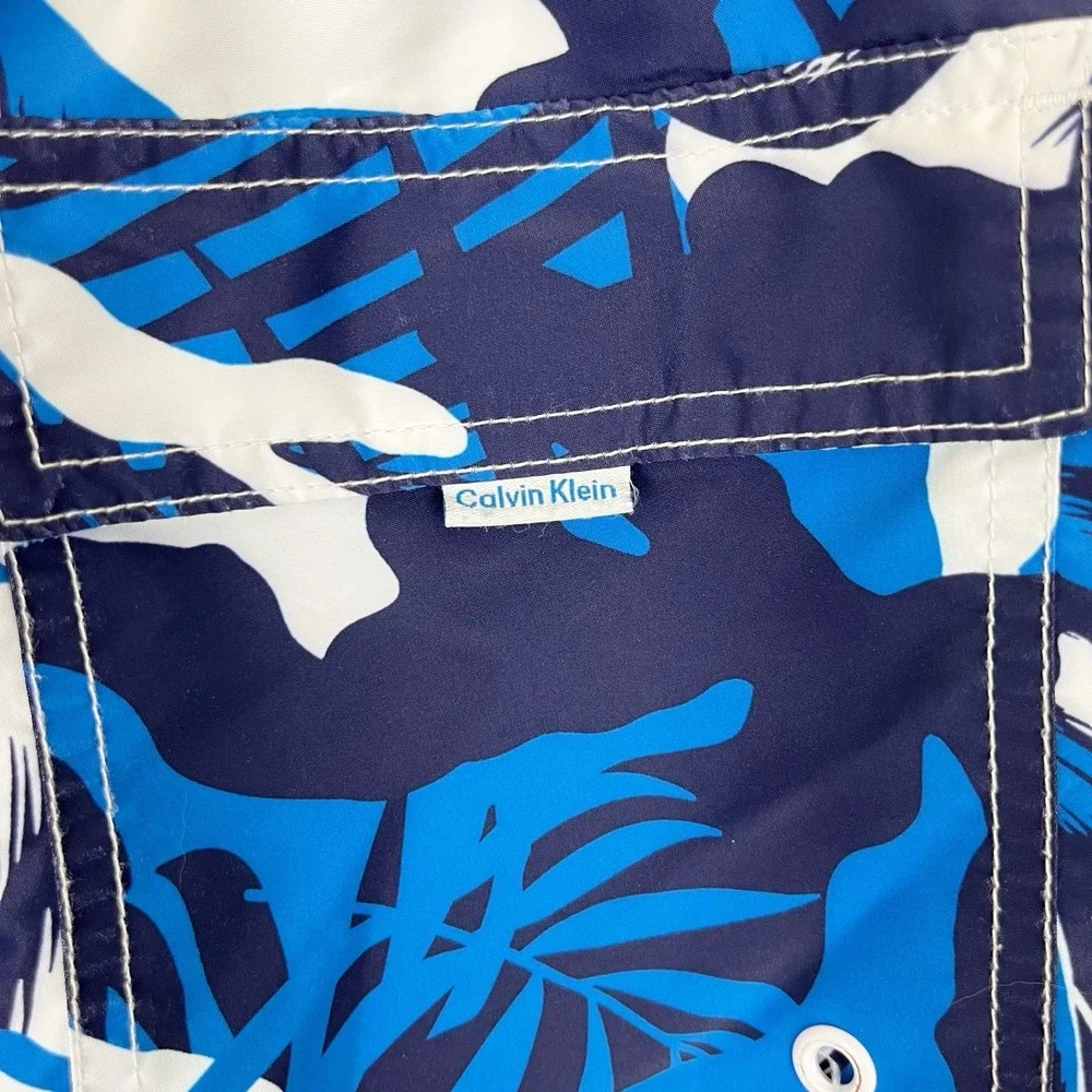 Calvin Klein Men's Swim Trunks Blue Tropical Small